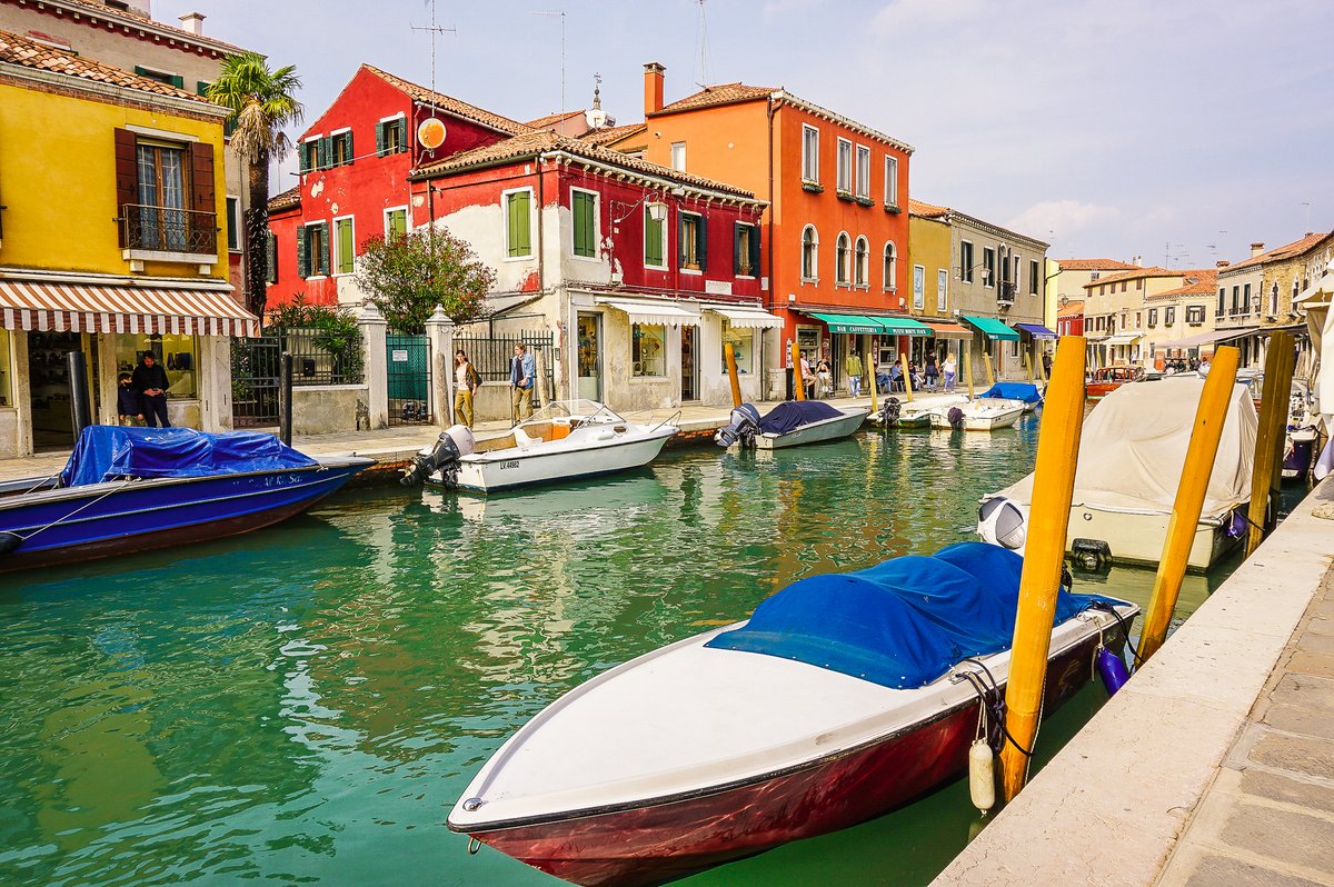 A photo guide to the Instagram-perfect islands of Murano and Burano ...